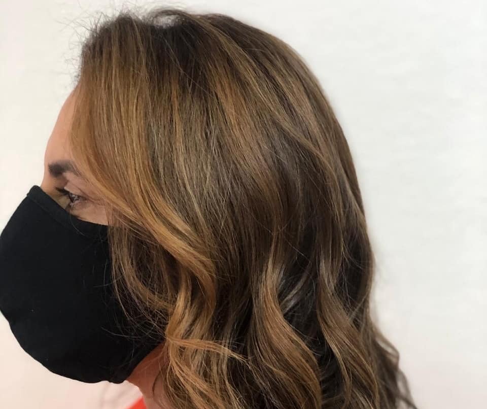 Balayage em tom castanho dourado