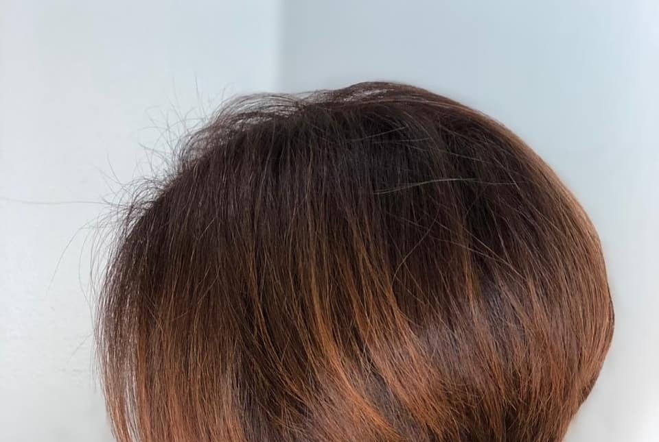 Mechas cobreadas em corte bob curto