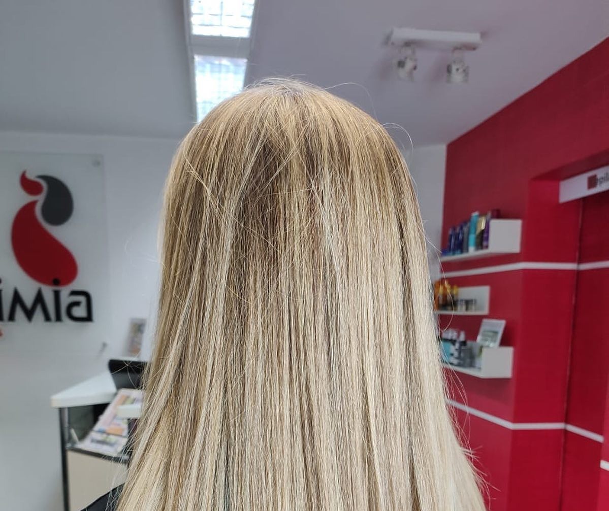Balayage loiro em cabelo liso