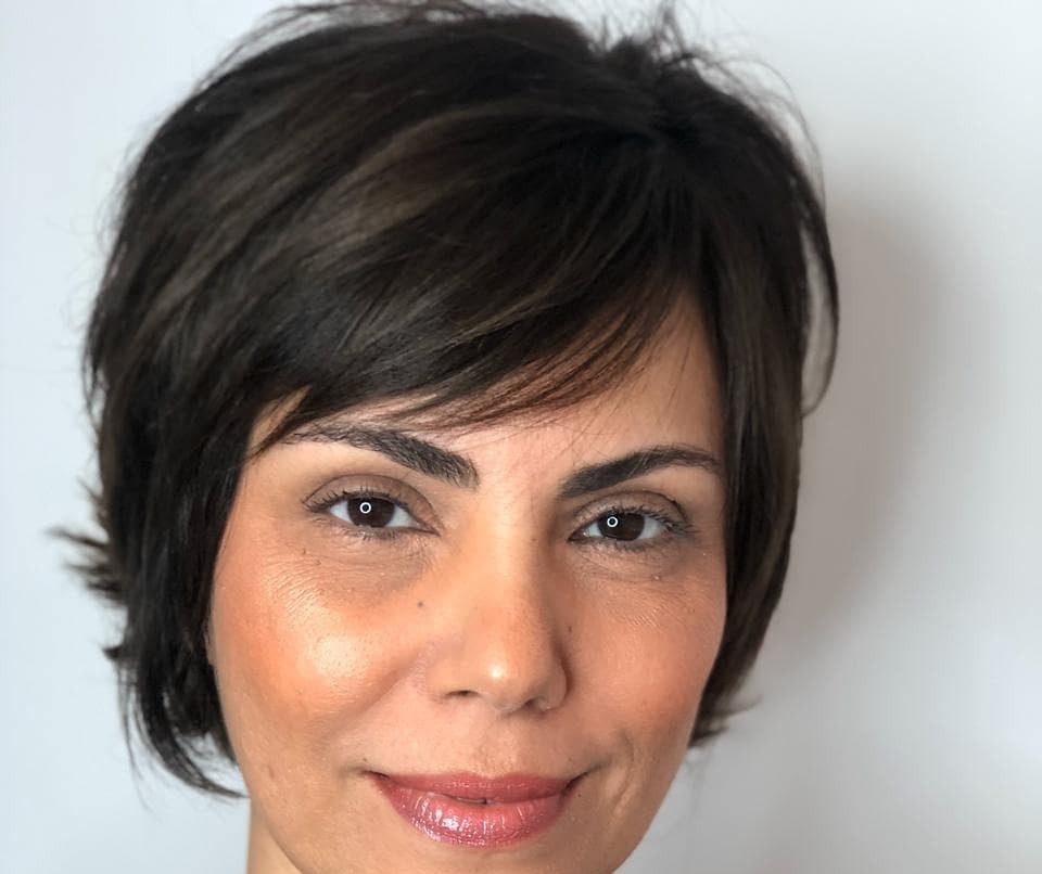 Corte bob curto com franja lateral