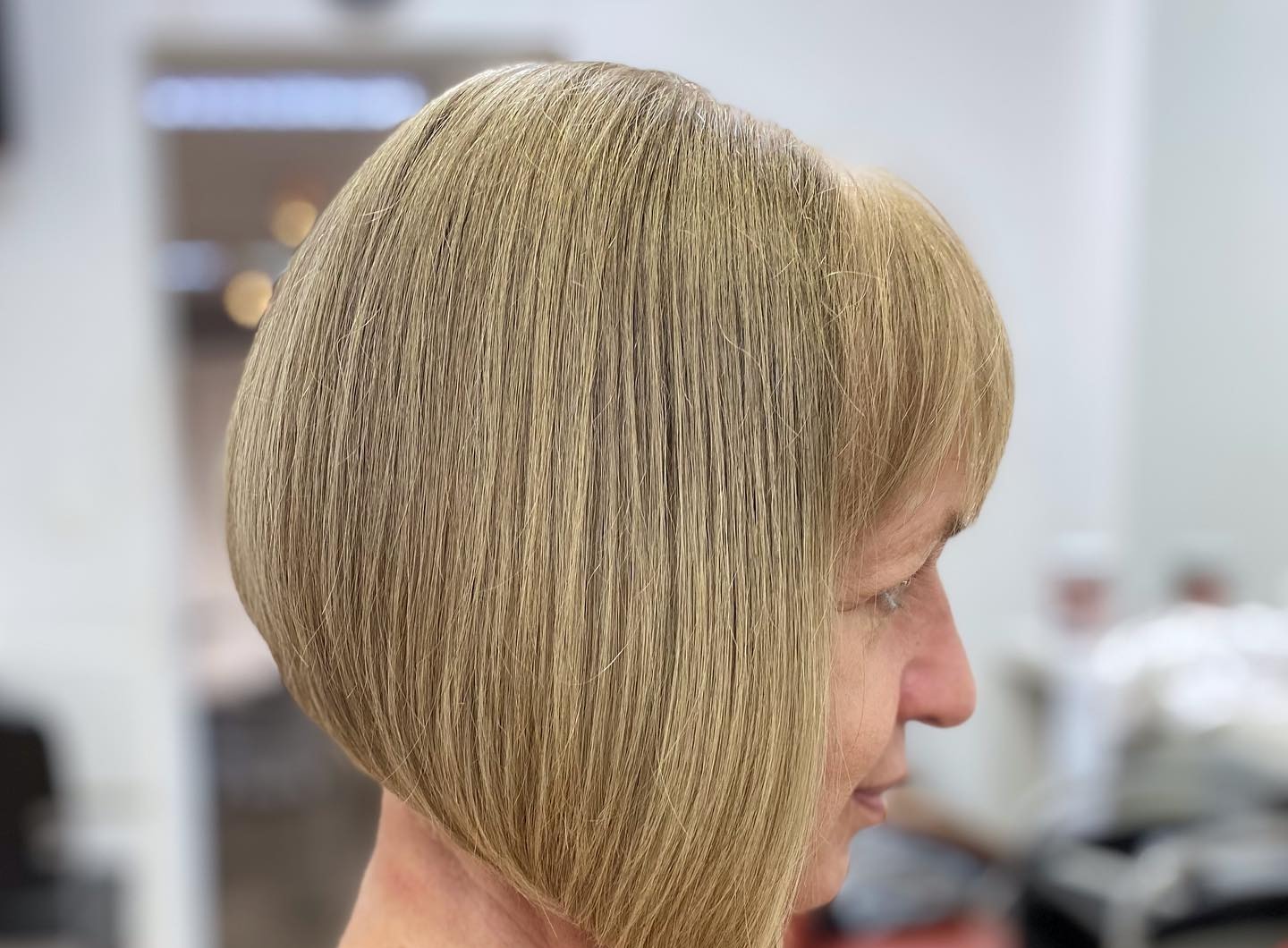 Corte bob reto com franja