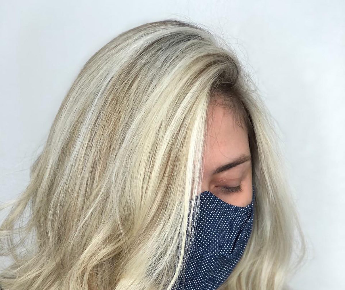 Balayage loiro em cabelo liso