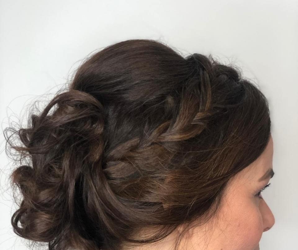 Penteado com coque trançado