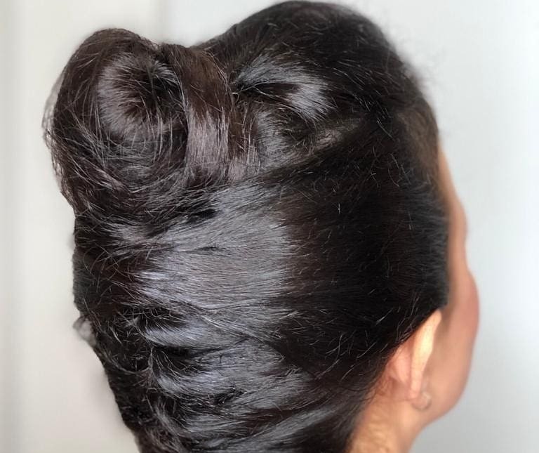 Penteado retrô com coque