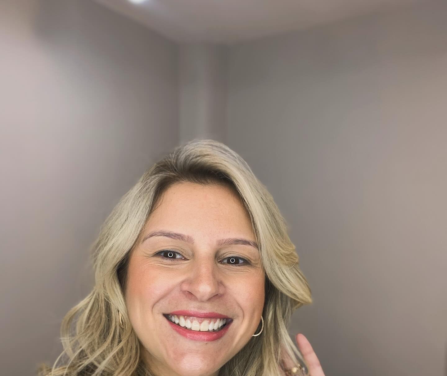 Coloração loiro acinzentado